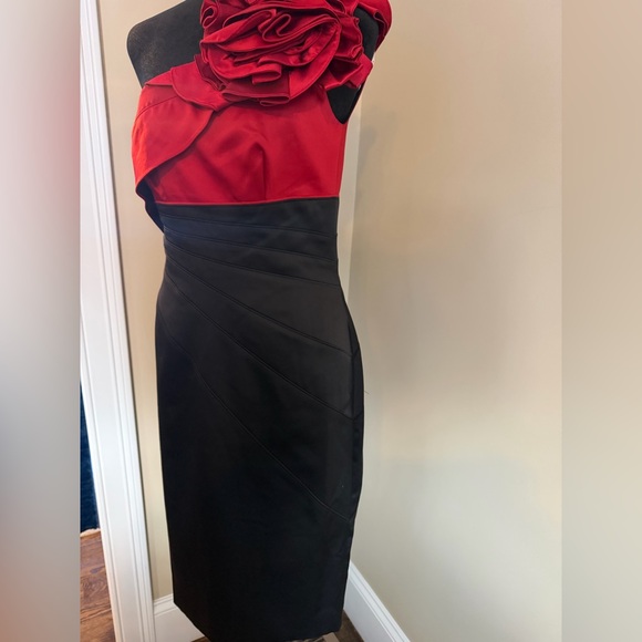Karen Millen One Shoulder Red and Black Rosette Dress - Picture 5 of 7